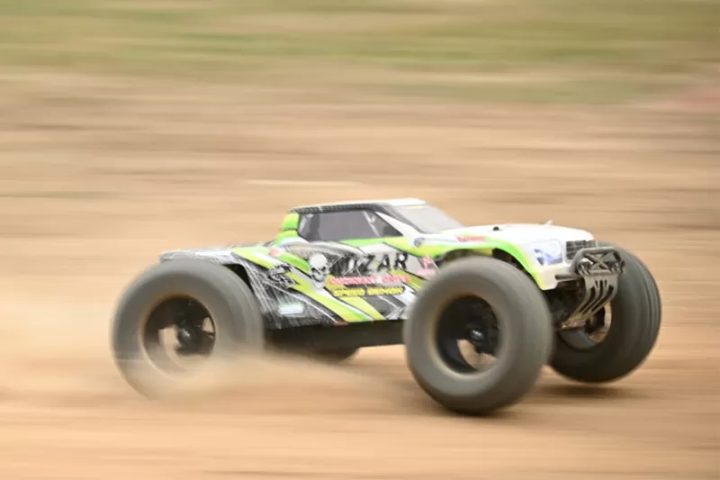 Caminhão RC elétrico off-road de 10 escalas 4WD 2.4G sem escova de alta velocidade RTR # RH1072