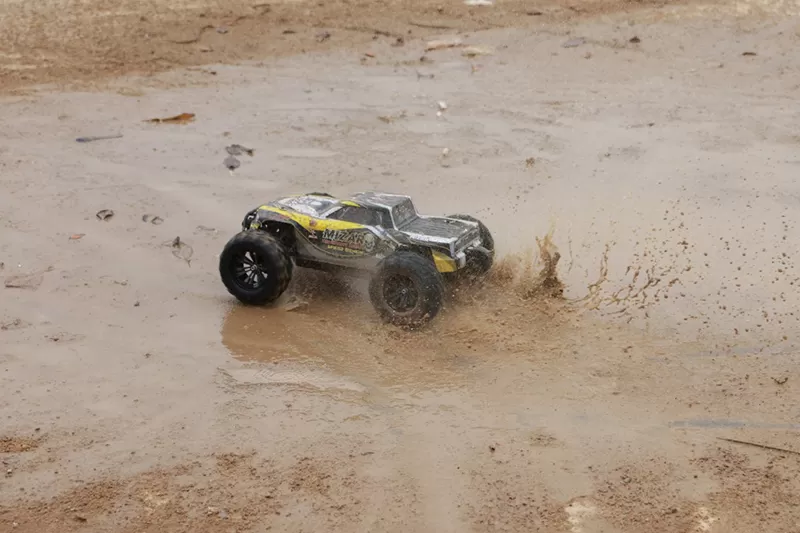 Caminhão RC elétrico off-road de 10 escalas 4WD 2.4G sem escova de alta velocidade RTR # RH1072