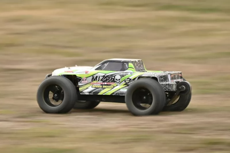 Caminhão RC elétrico off-road de 10 escalas 4WD 2.4G sem escova de alta velocidade RTR # RH1072