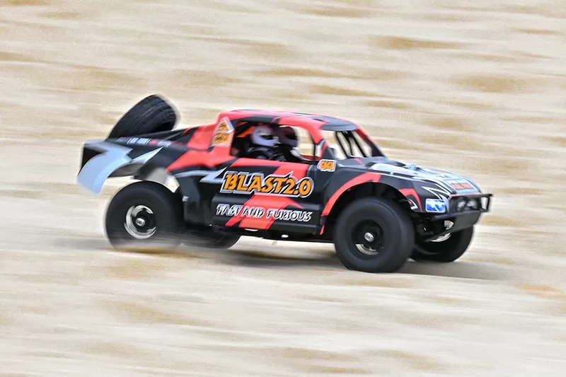 Caminhão elétrico off-road de 10 escalas 4WD de curta distância 2.4G escovado de alta velocidade RTR # RH1043SC