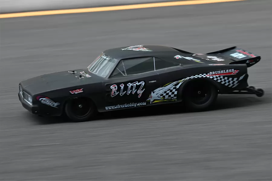 10 Escala 2WD Carro Elétrico de Arrasto RC 2.4G sem escova de alta velocidade RTR # RH2016