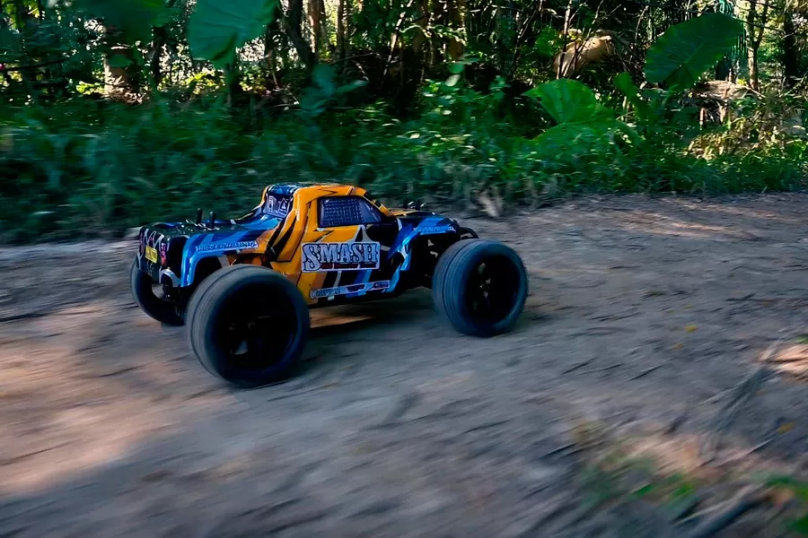 Caminhão RC elétrico off-road de 10 escalas 4WD 2.4G sem escova de alta velocidade RTR # RH1066
