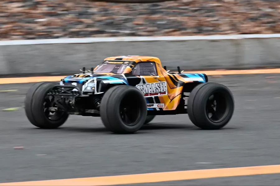 Caminhão RC elétrico off-road de 10 escalas 4WD 2.4G sem escova de alta velocidade RTR # RH1066